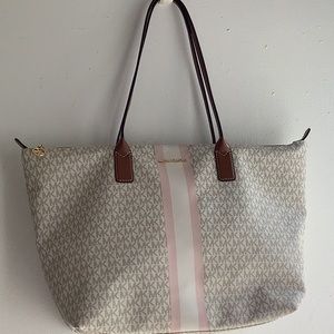 Michael kors travel bag